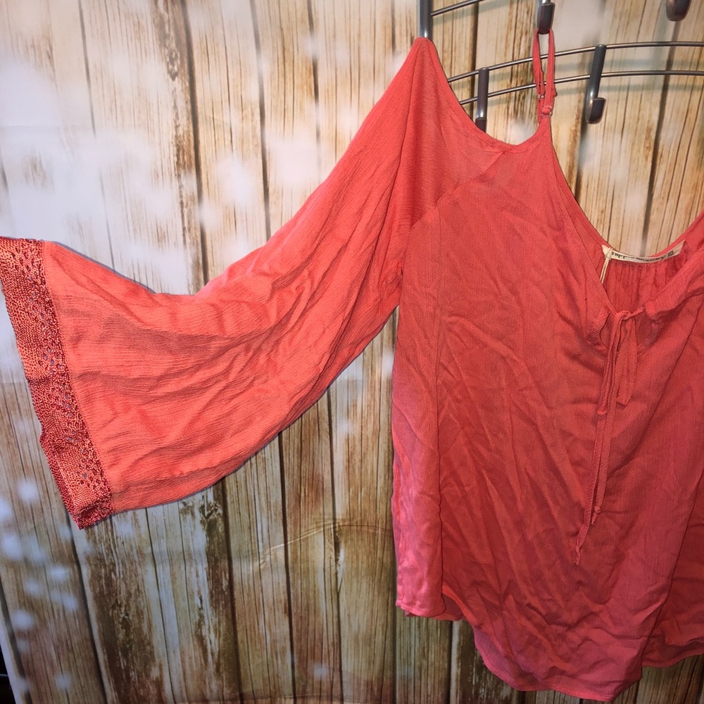 Hippie Laundry Peek-a-boo Shoulder, 2X